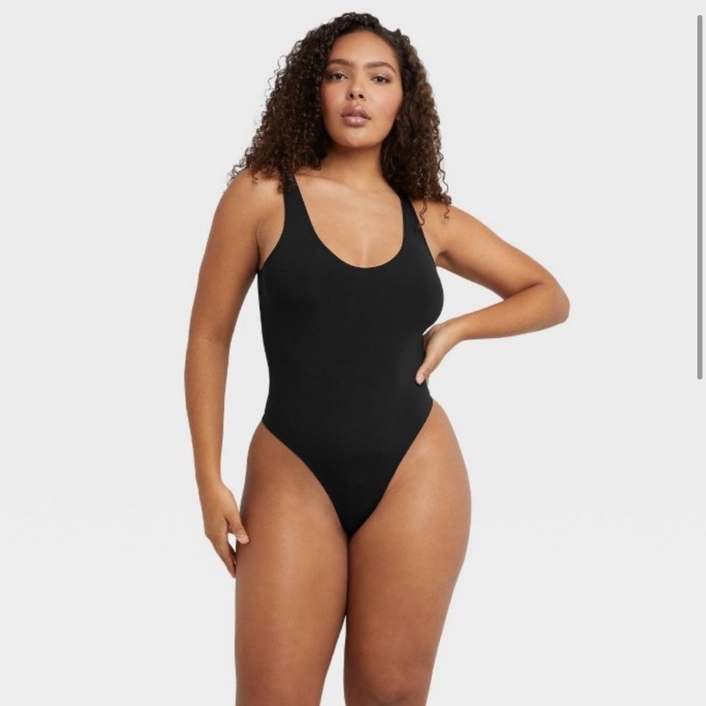 Maidenform Black One-Piece Bodysuit with Thong Snap Closure - M